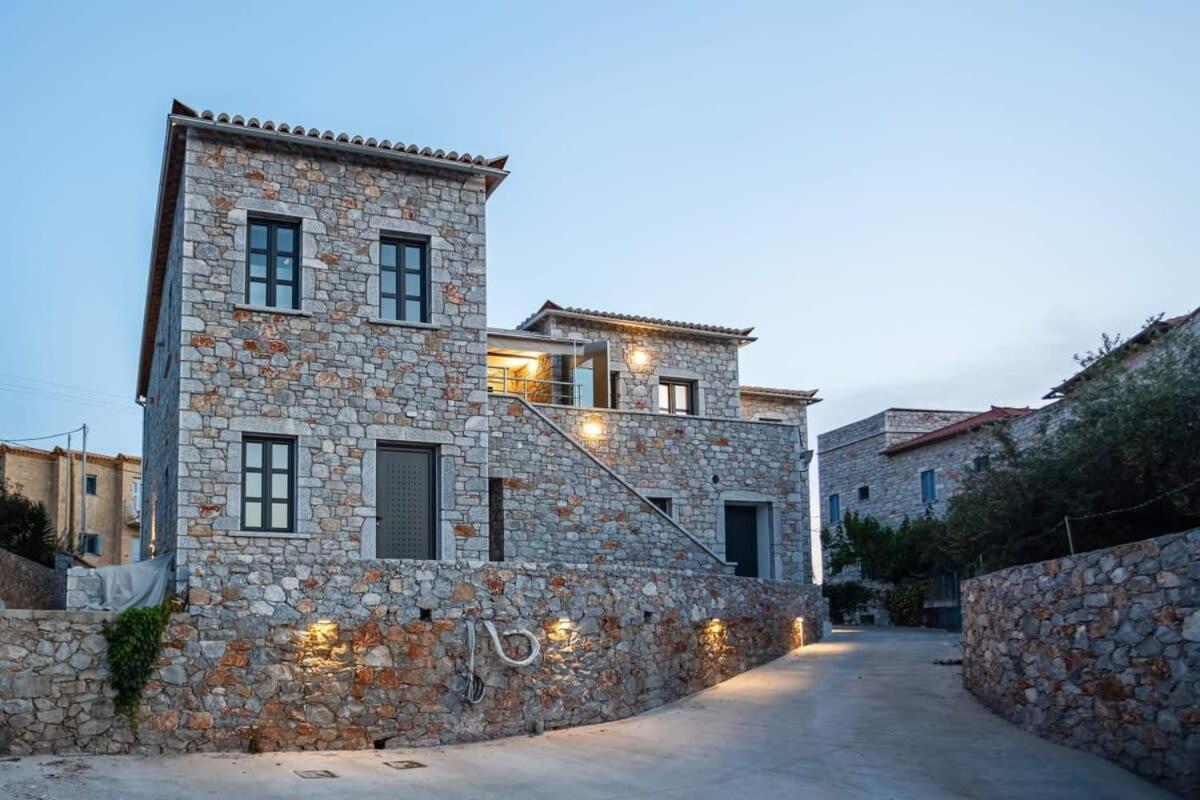 Mani Stone Built Home A Breath Away To The Sea 斯陶帕 外观 照片