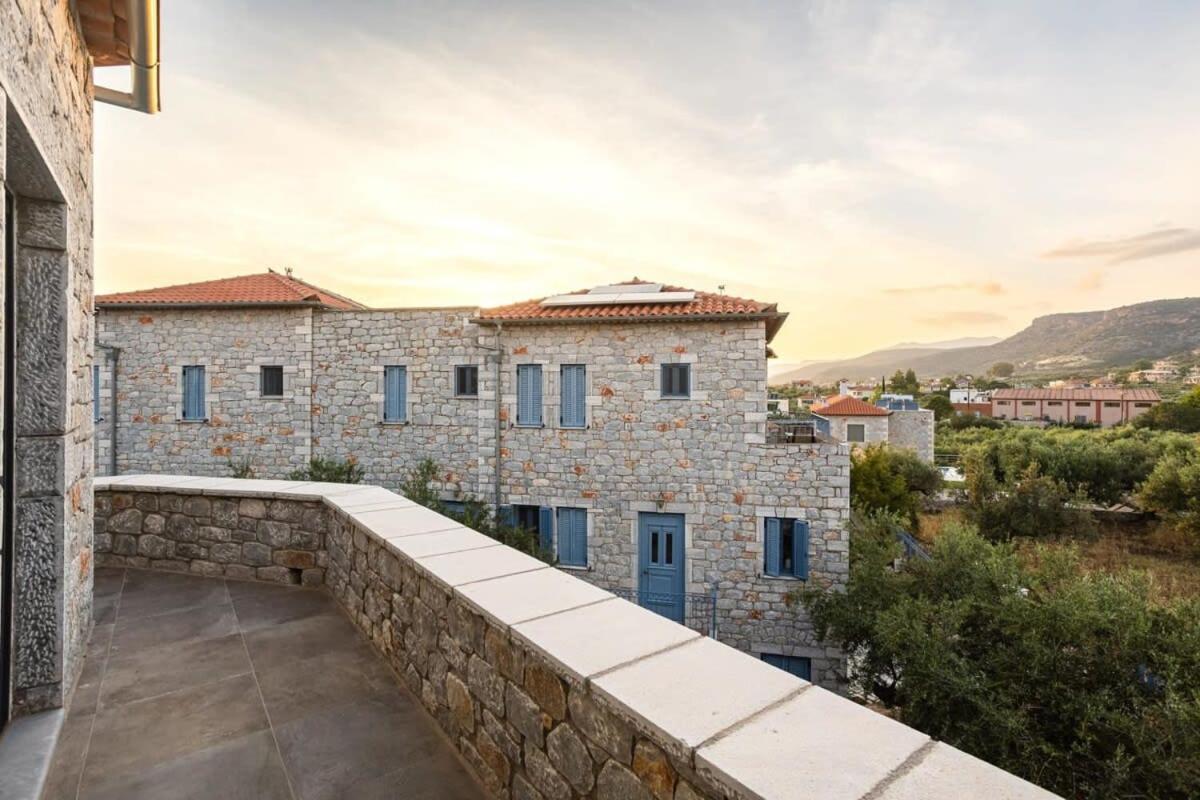 Mani Stone Built Home A Breath Away To The Sea 斯陶帕 外观 照片