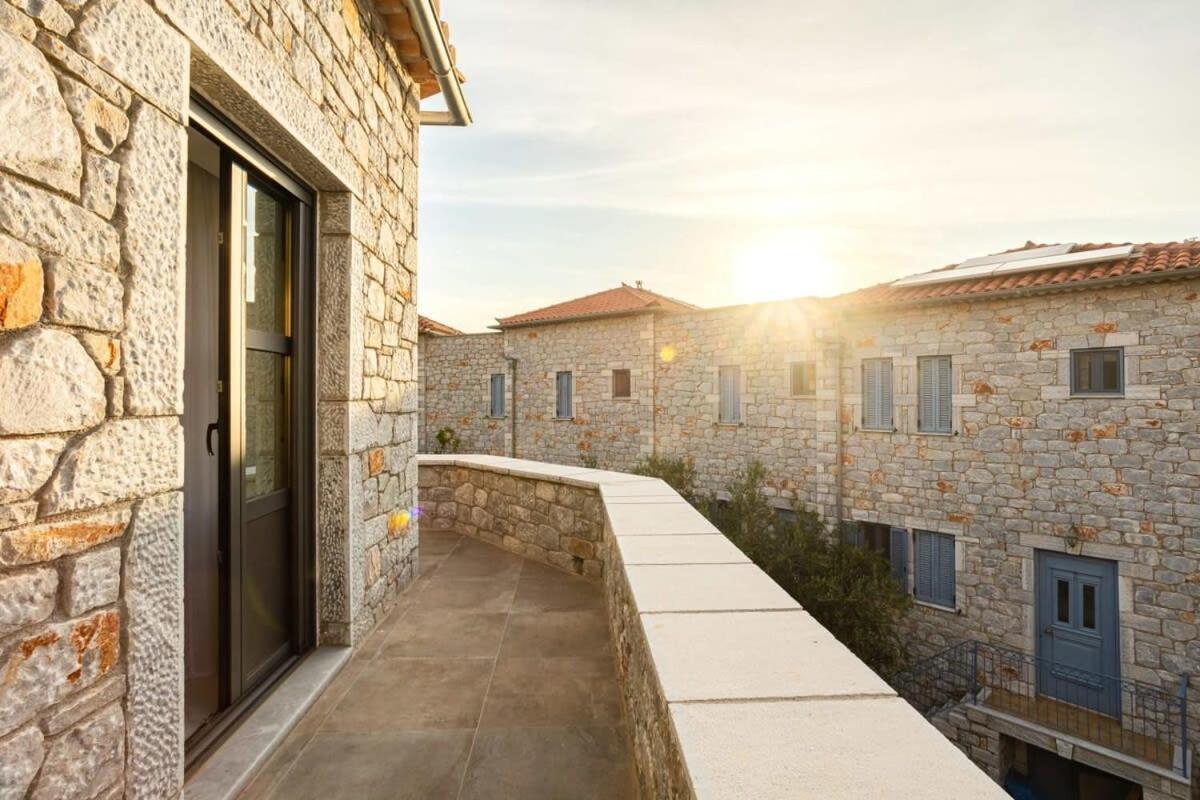 Mani Stone Built Home A Breath Away To The Sea 斯陶帕 外观 照片